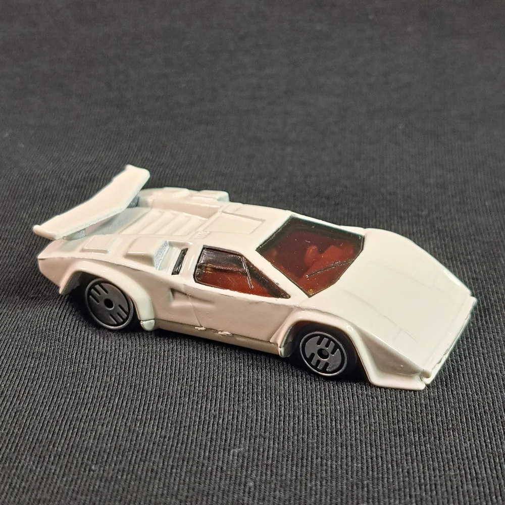Vinatge Hot Wheels‎ 1987 White Lamborghini Countach w/o Decals